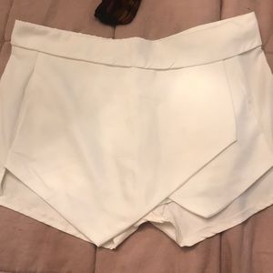 White envelope Skort